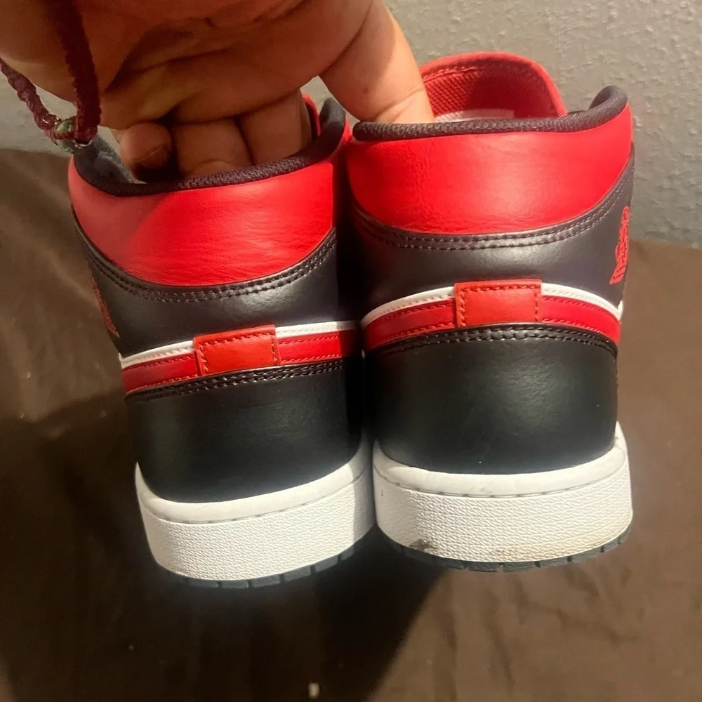 Nike Kids' Black and Red Sneakers Air Jordan 1 Mid Bred